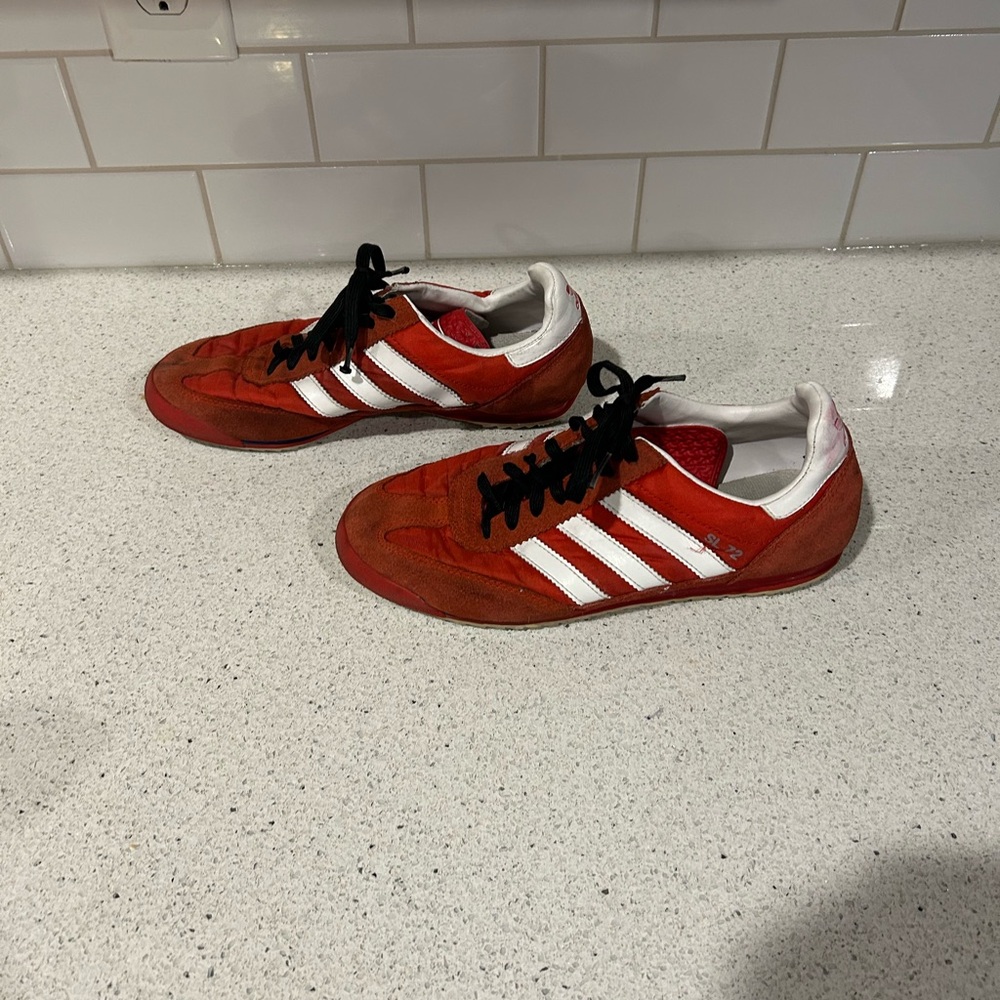 Adidas Men's Red and White Sneakers, Size 8 1/2 - Picture 4 of 5